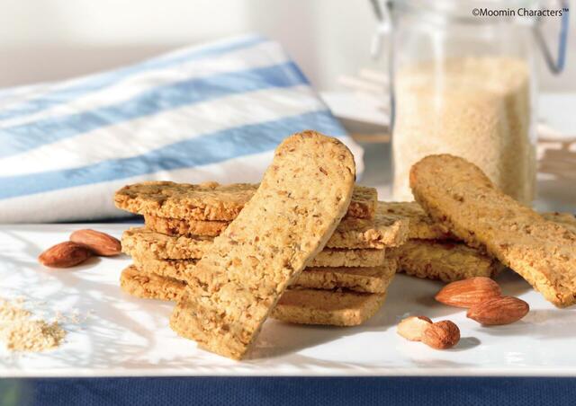 メープルシュガーとナッツを練り込んで焼きあげた「メープルナッツクッキー」11枚入 1,512円 (本体価格1,400円)【「ムーミンショップ パティスリー」阪急うめだ本店 地下1階 フードステージにオープン】