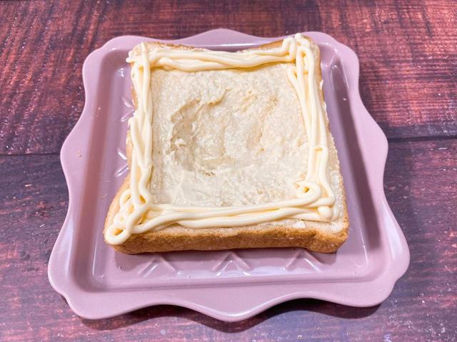 マヨネーズで土手を作ります