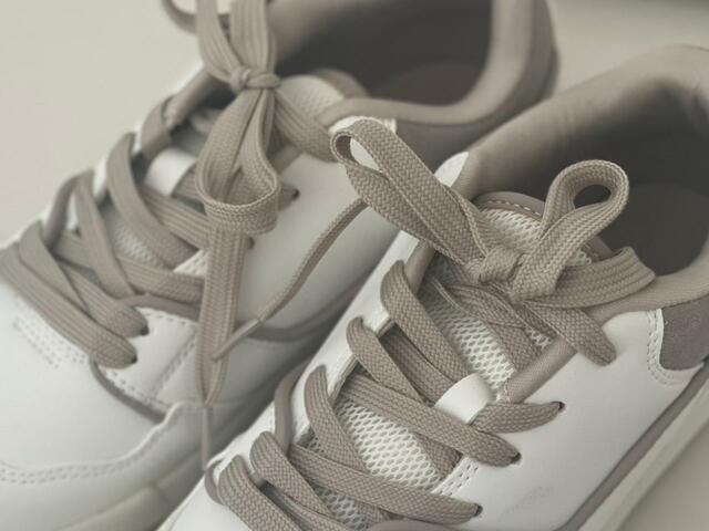【ファッションセンターしまむら　シャンブルのレディーススニーカー】紐の色・本体の色が合っていておしゃれ