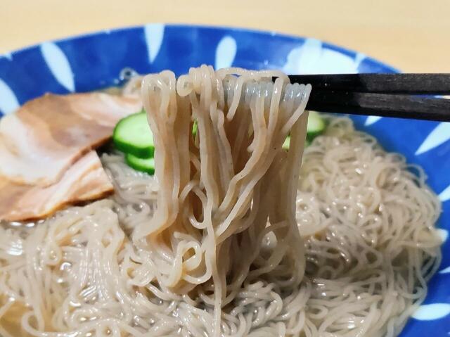 【農心ジャパン ふるる冷麺 1550g(155g×10食) 1198円】そば粉入り極細麺の適度な弾力感が印象的