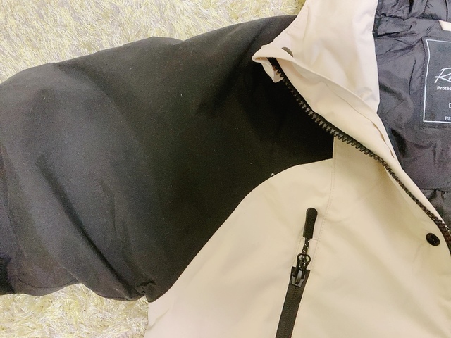 【ワークマン DIALIGHT(ディアライト)ウォームジャケット】胸ポケットにもファスナー付き