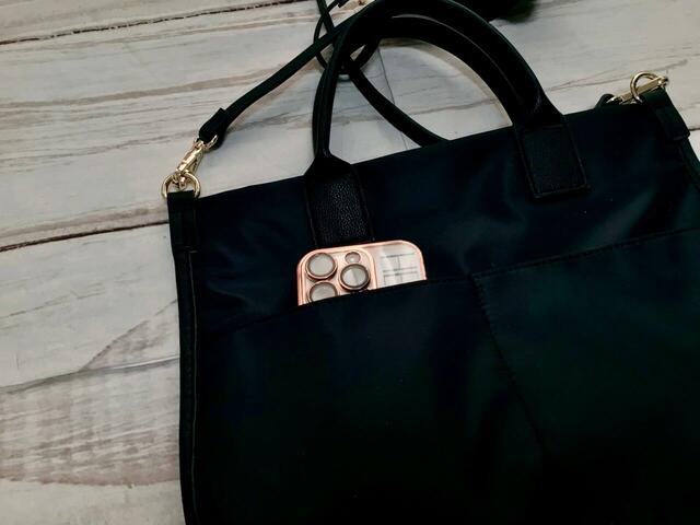 スマホはバックのポケットに入れてもOK