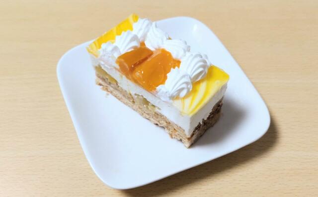 【コストコ マンゴークランチヨーグルトケーキ 950g 2398円】甘さと酸味のバランスがよい爽やかな味わい