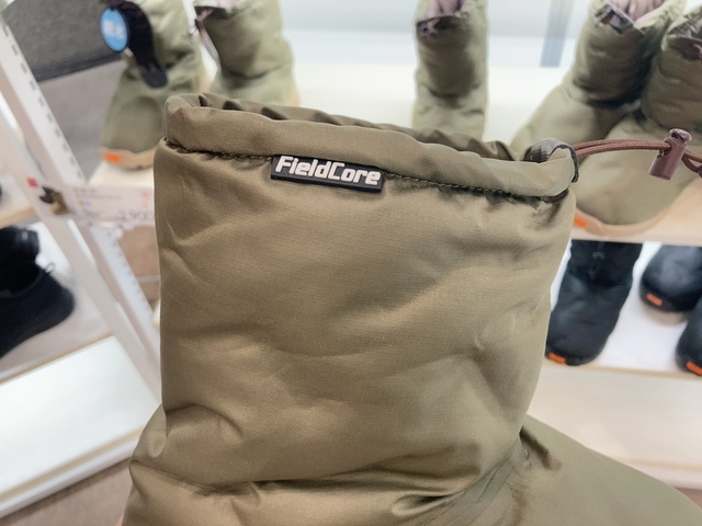 【ワークマン 防寒ブーツケベックNEO】新色のモスグリーンは程よいくすみカラーでトレンド感があります♪