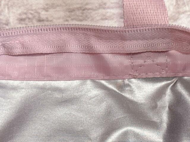 内側には空気温度を保つ裏地付き!