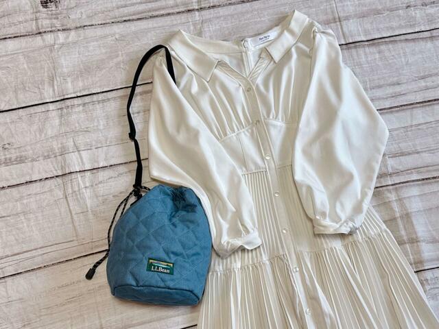 キルティングがカジュアルすぎない印象を演出してくれるため、ロングシャツドレスに持ってもかわいい♪