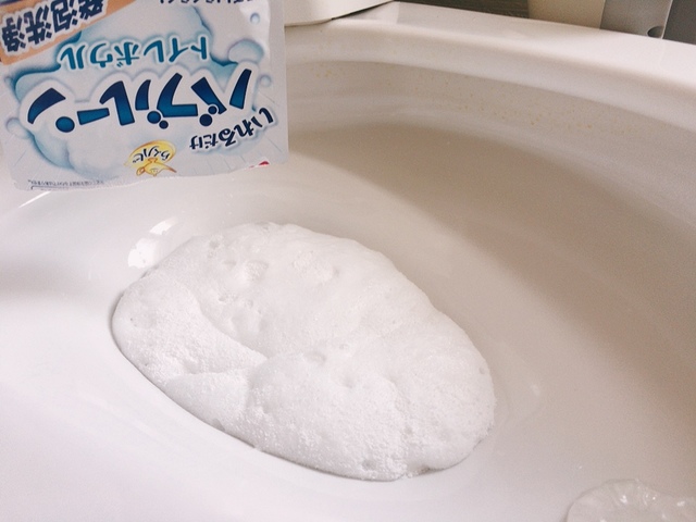 【らくハピ いれるだけバブルーン】モコモコ膨らんでいく様子を見ていると楽しい