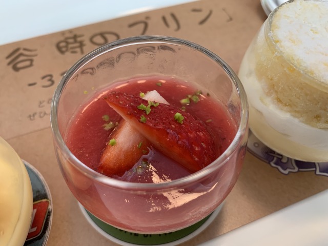 生クリームを使用したしっかりとした食感のプリン