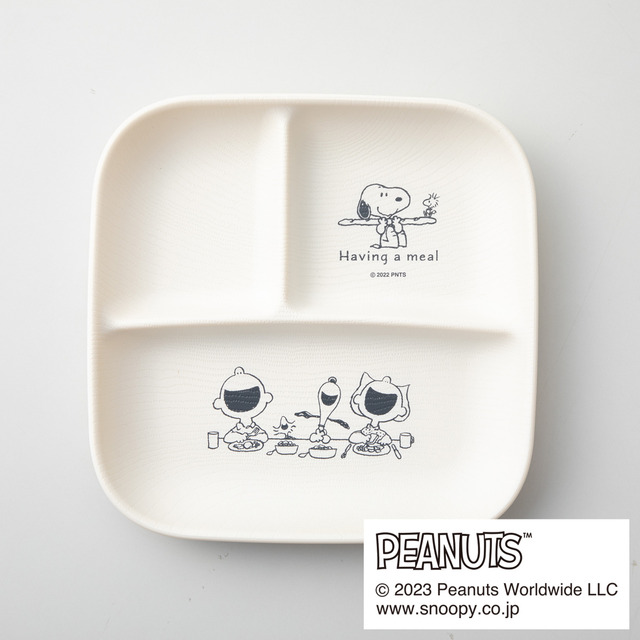 「スクエアプレート L（スヌーピーyumyum） 」1,390円（税込）