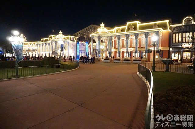 ワールドバザール方向｜東京ディズニーランド「アナとエルサのフローズンファンタジー」2018年