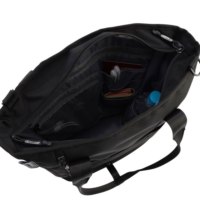 【コールマン】「アウトビズ トート バーティカル」内部には小物をスマートに収納できるさまざまなポケットを配置