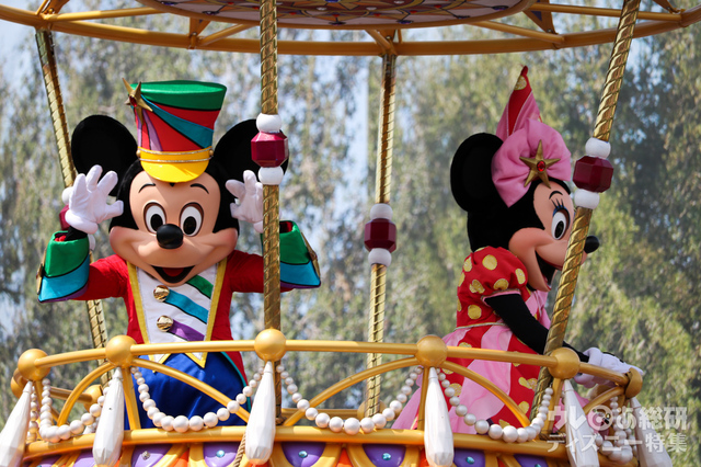 マジック・キングダム「フェスティバル・オブ・ファンタジー・パレード」