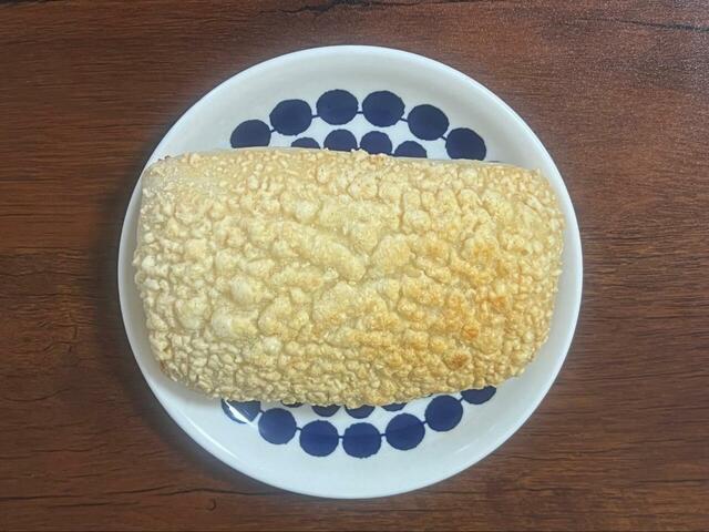 【コストコ　ゴーダチーズブレッド 12個入り 998円】表面のゴーダチーズがザクザク食感です