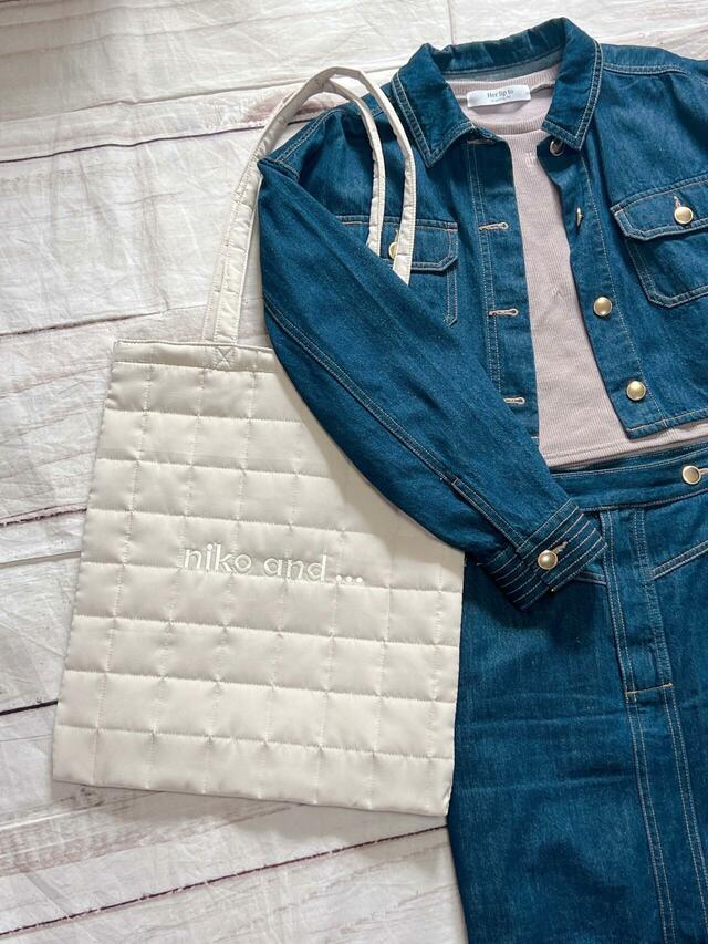 お休みの日のカジュアルコーデにも◎