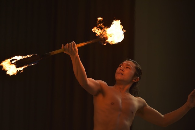 ファイヤーダンスは迫力満点！