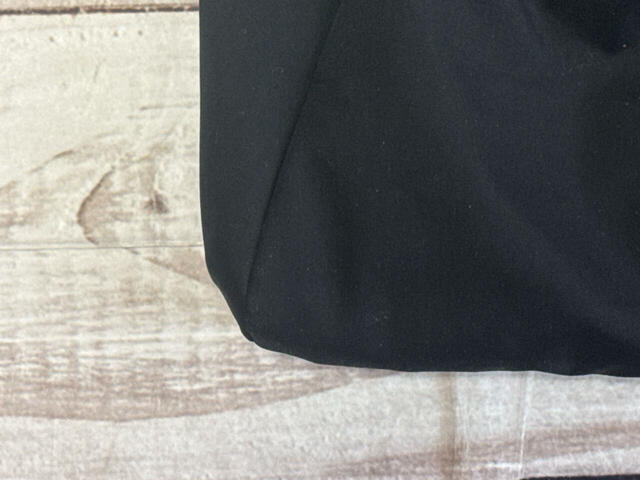 素材はポリエステル72％、複合繊維（ポリエステル）28％