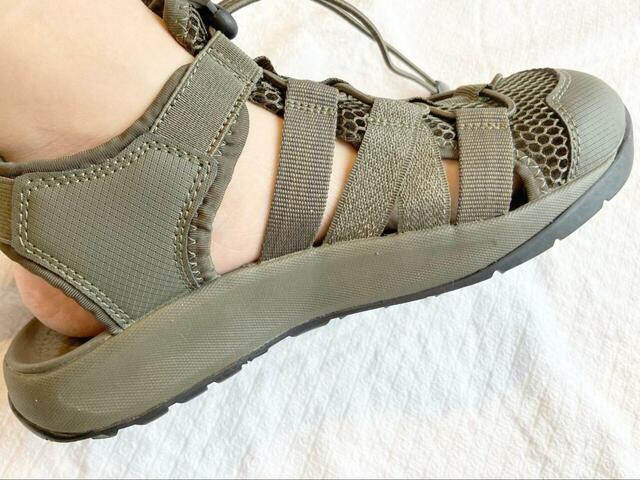 【ワークマン フィールドサンダルアドバンス】普段24.5cmの靴を着用する筆者はMサイズを購入。男女兼用なので、かかとに少しゆとりがあるサイズ感でした◎