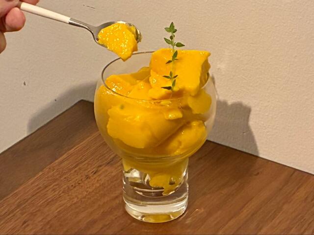 【業務スーパー“冷凍・冷蔵スイーツ”が最強だった】甘くてとろける南国の味、完熟マンゴーをご自宅で