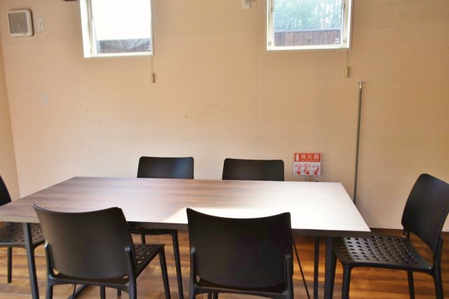 4人でも広々使えるダイニングテーブル