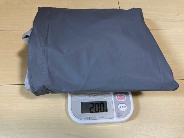 【スリーコインズ バイカラーレインポンチョ】重さは200g
