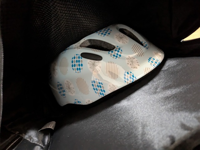 【ワークマン シューズ＆ヘルメットINデイパック】ヘルメットは、ヘルメット収納バッグだけでなくフロントポケットやシューズポケットに収納することもできます