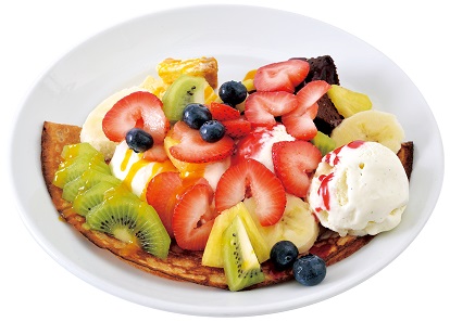 チーズケーキとガトーショコラのフルーツどっさりトッピングクレープ