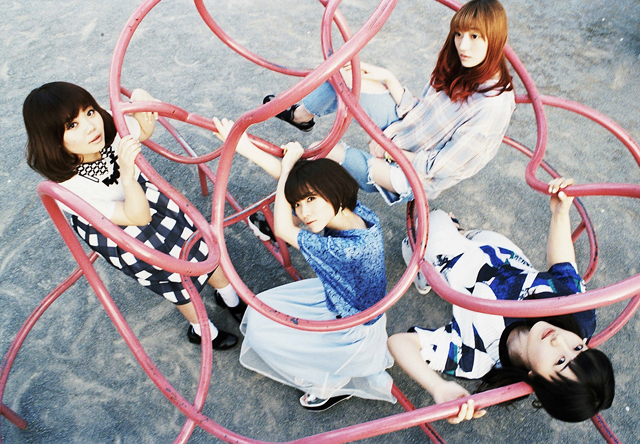 カップヌードル食べ放題フェスに出演したねごと