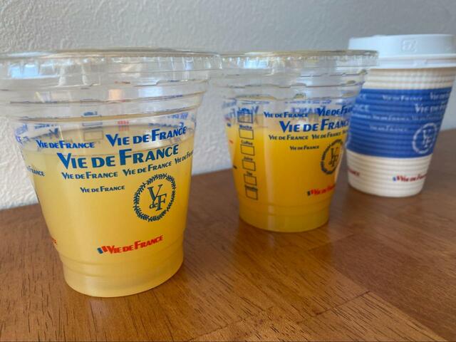 【VIE DE FRANCE モーニングセット】ドリンクも種類豊富。品揃えは店舗によって異なる場合があります。