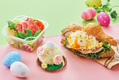 （左から）彩り野菜と半熟卵のペイザンヌサラダ 650円、穴掘りイースター・バニーのムース ～フロマージュ・ブラン～ 800円、イースター・クロワッサンサンドセット 1,500円