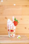 生いちごの牛乳ソフトクリームパフェ【河西いちご園】