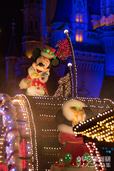 クリスマスバージョン「東京ディズニーランド・エレクトリカルパレード・ドリームライツ」（2016年）｜東京ディズニーランド「クリスマス・ファンタジー」