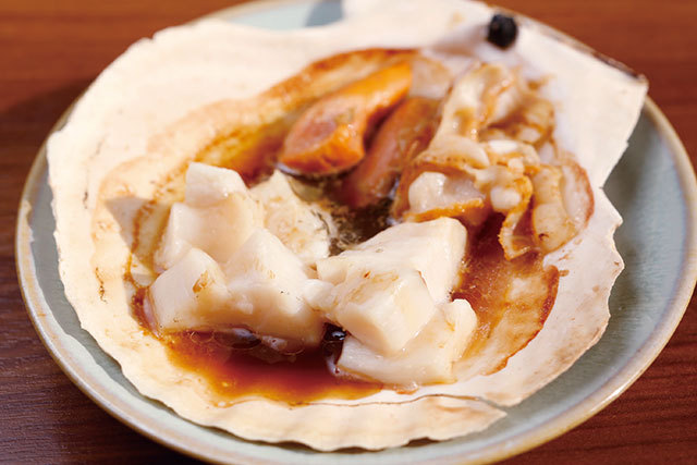 都内「うまい魚＆酒」が味わえる名店／日本酒BAR 希紡庵（池袋）　帆立のバター醤油焼き　900円前後