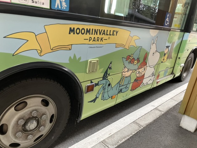 ムーミンバレーパークデザインのバスにも遭遇