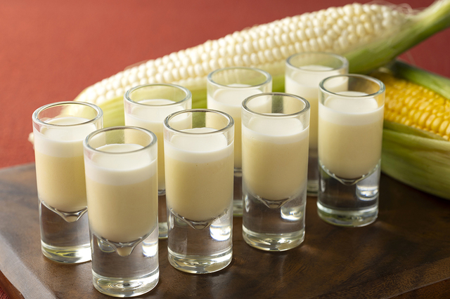 「コーンのパンナコッタとホワイトコーンのピューレ」＜期間：2025年10月1日～12月19日＞【東京ドームホテルに「海鮮パフェ」や「紅ズワイ蟹」「メロン」など、北海道の魅力溢れるメニューが勢揃い！『北海道グルメブッフェ 2025』開催！】