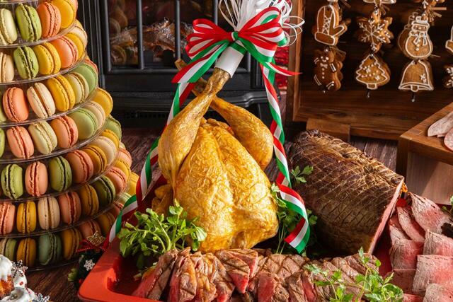 「ローストチキン クランベリーソース」＜期間：2025年12月20日、21日、24日、25日＞【ブランド牛の「ローストビーフ」＆「ステーキ」を心ゆくまで堪能できる♪4日間限定「クリスマススペシャルディナービュッフェ」開催！】
