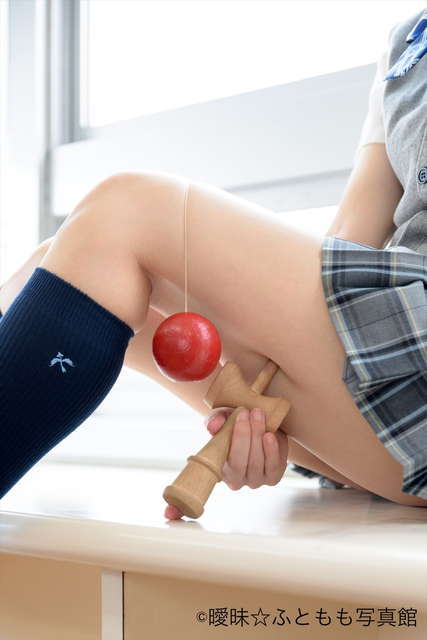 200人のふとももが展示された「曖昧☆ふともも写真館」