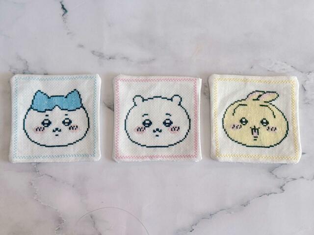 ちいハチうさを並べてみました。かわいさの暴力…!