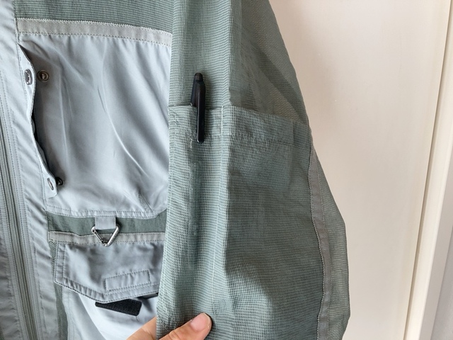 【ワークマン エアロガードステルスジャケット】カバンがなくてもちょっとしたお出かけならできちゃいそうな収納力