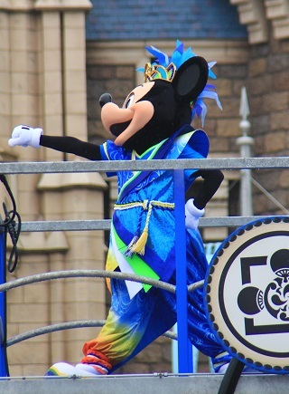 ドナルドに向かって健闘を称えます