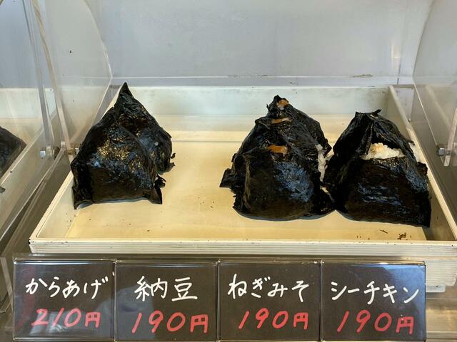 【おむすび てしま】ここにないおにぎりは、頼めばすぐに作ってくれます