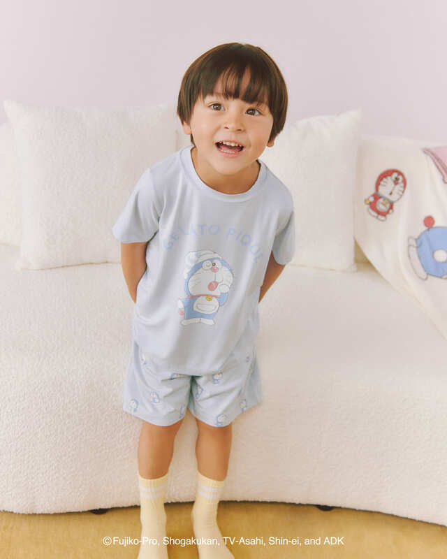 【ドラえもん meets GELATO PIQUE】「【ドラえもん】【キッズ】ワンポイントTシャツ」￥4,950、「【ドラえもん】【キッズ】総柄ショートパンツ」￥5,390