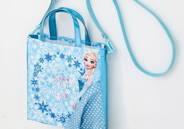 サイズ(約)W20.5×H21.5×D3.5cm