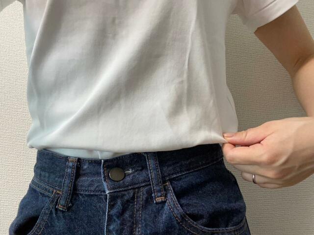 【UNIQLO U クルーネックT】ボディラインを強調しすぎず細見えしたい方は大きめサイズを