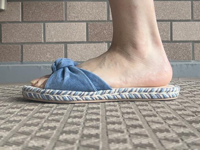 【H＆M ノットディテール エスパドリーユスライドサンダル】普段24.5cmを履く筆者、今回はEUR38サイズでジャストサイズです