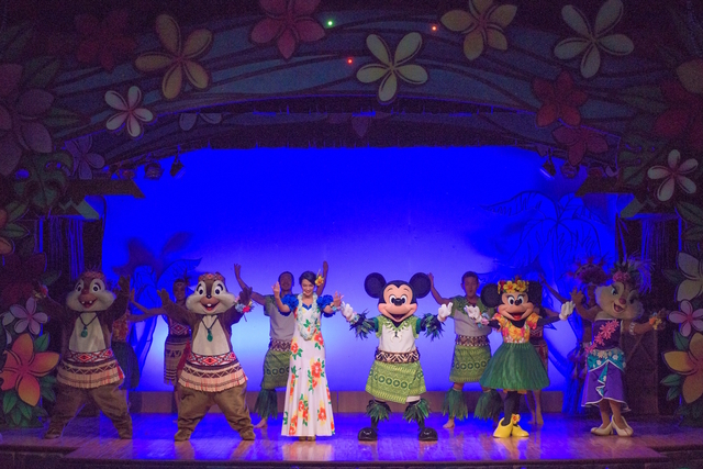 ミッキーのレインボー・ルアウ