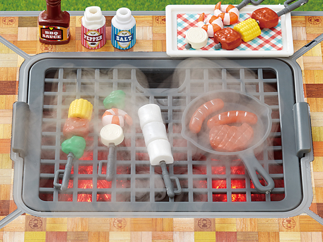 リカちゃん「もくもくジュージュー にぎやかバーベキュー」／本物の煙みたいな煙ギミック