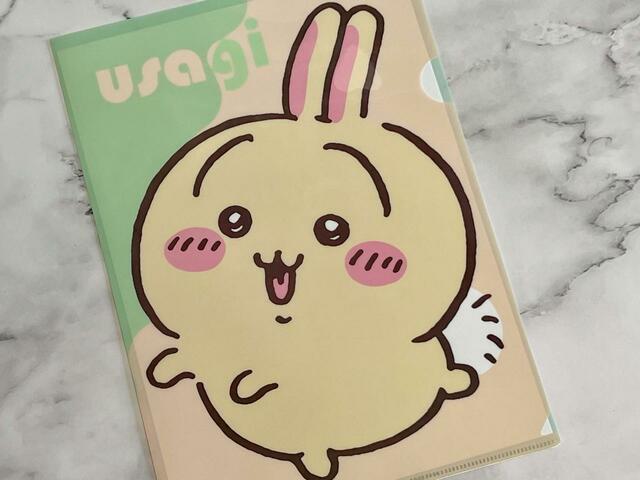 【100円ちいかわ雑貨】かわいいポーズをとっているうさぎ♪