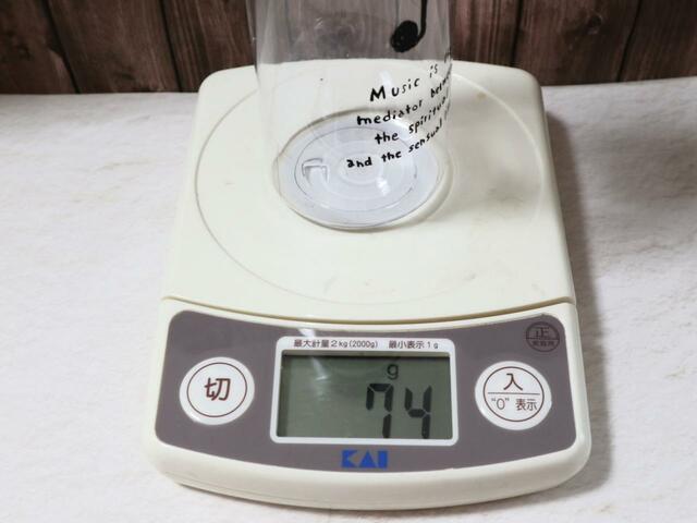 【セリア ドリンクボトル】ボトルも軽い! ロングタイプは74g、ミニタイプは44gでした