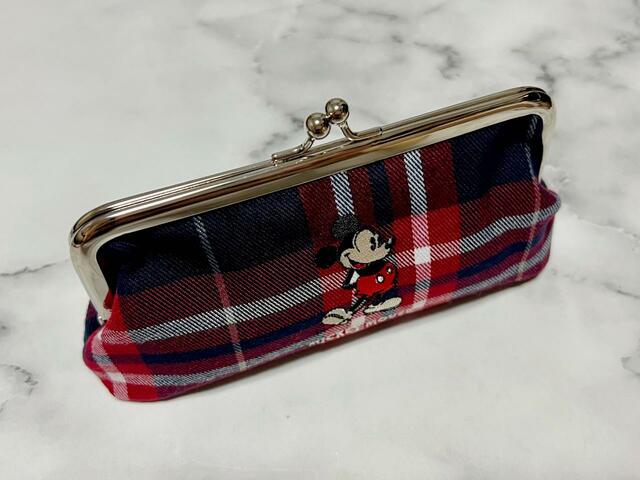 ものを入れた時のフォルムもかわいいです！『SPRiNG 10月号』付録：MICKEY MOUSE（ミッキーマウス）横長がま口ポーチ