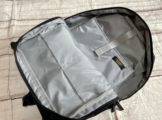 メイン収納もポケットが豊富!